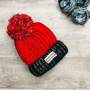 NWOT FLUFFY POM POM SKI CAP